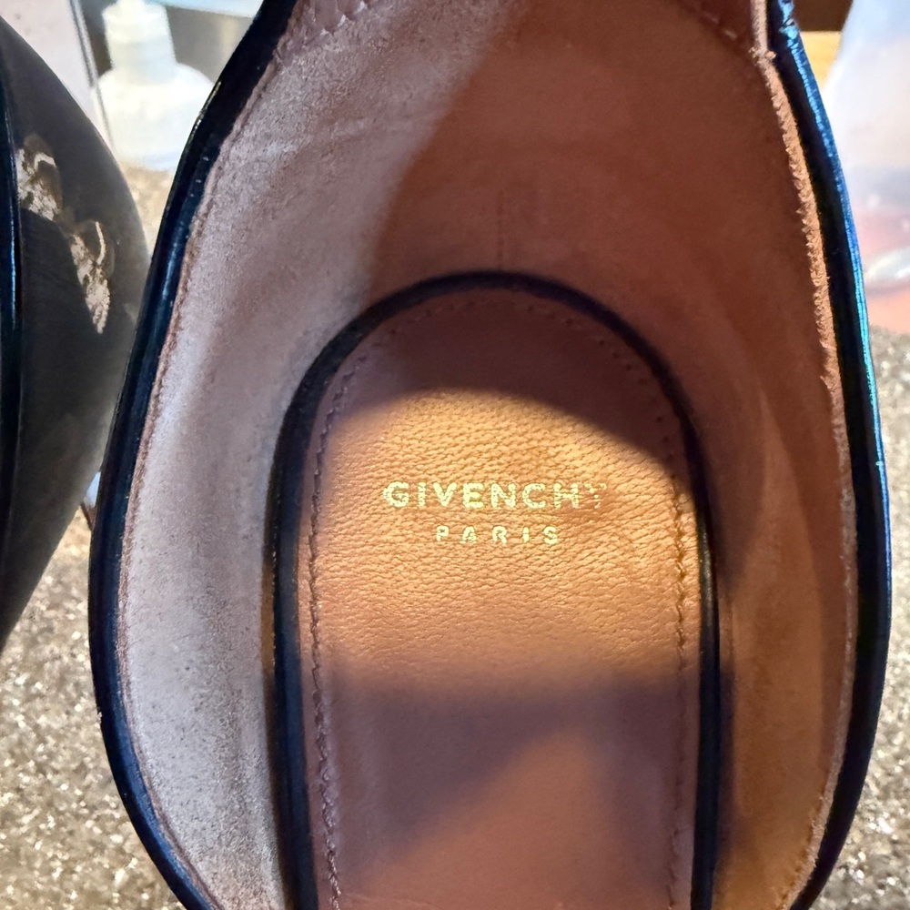 Paris Givenchy Runway heels. Easy to walk in. - Picture 3 of 6